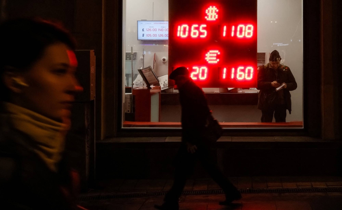 Why the Euro is closing in on parity with the U.S. dollar again