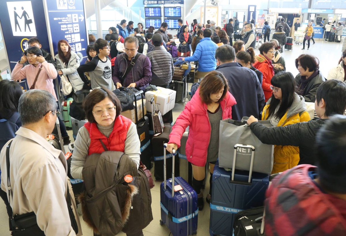 Japan to ease visa requirements for Chinese visitors
