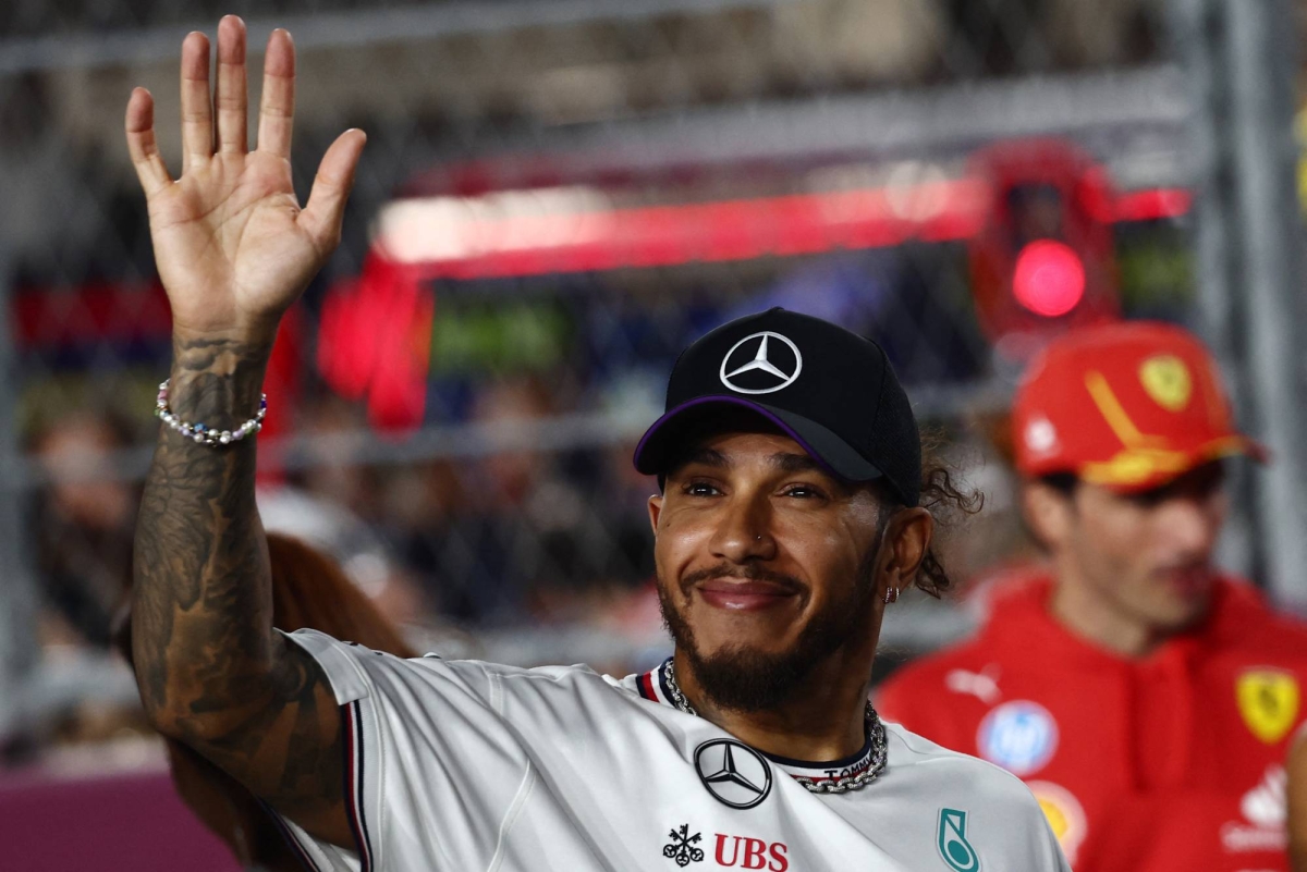 Hamilton bids farewell to Mercedes as Ferrari vies for the title