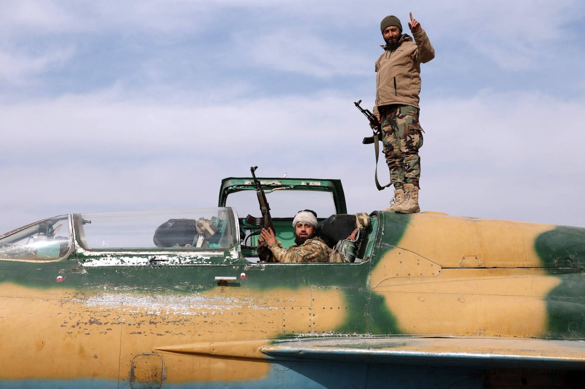 Syrian rebels claim to reach key city of Homs, extending rapid offensive against Assad