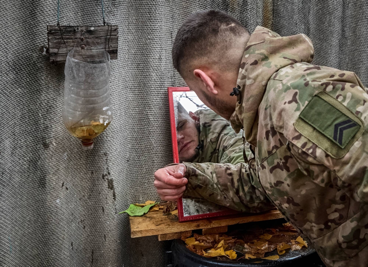 In Ukraine, more and more exhausted soldiers abandon their posts