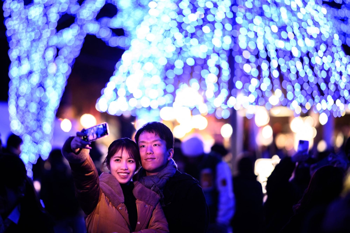 Silent night? Not if you want to impress your Christmas Eve date.