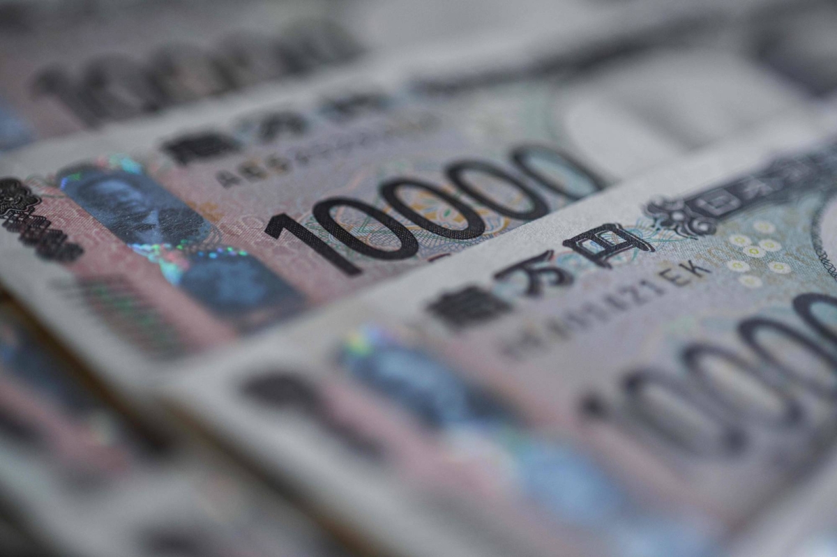 Danger for yen emerges with speculation BOJ may stand pat longer