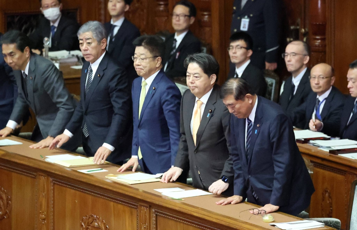 Ishiba makes concessions to opposition to maintain power