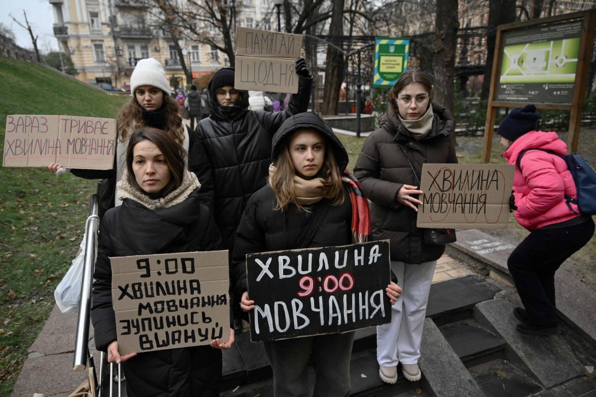 Observing a minute of silence for Ukraine’s fallen soldiers