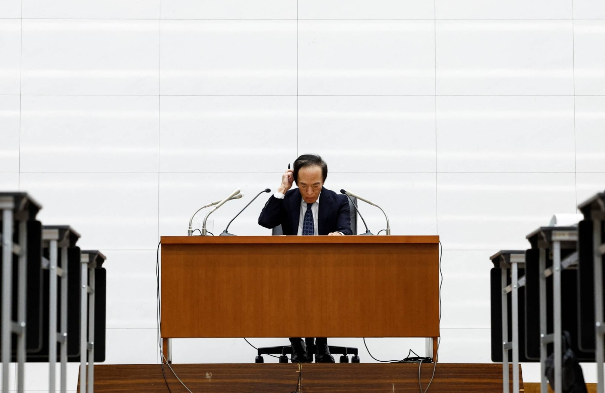 Uncertainty reigns as BOJ rate bets almost evenly split