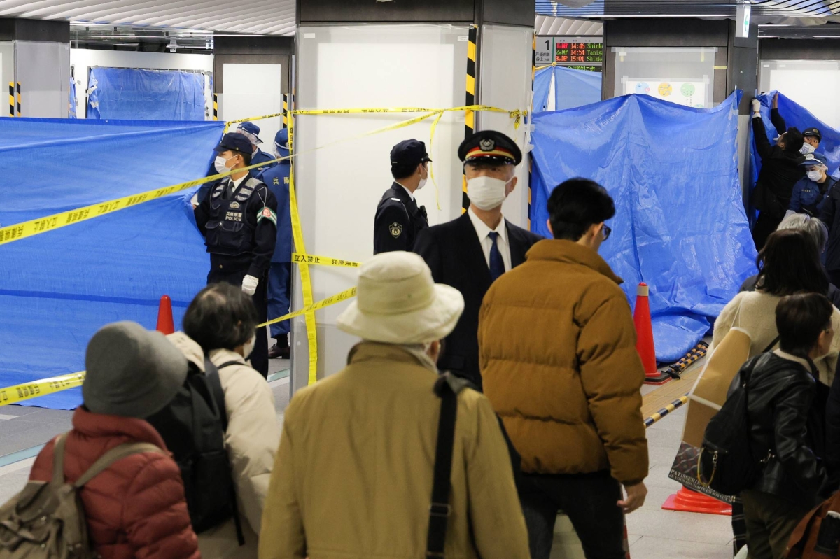 Police detain woman in Kobe stabbing incident　