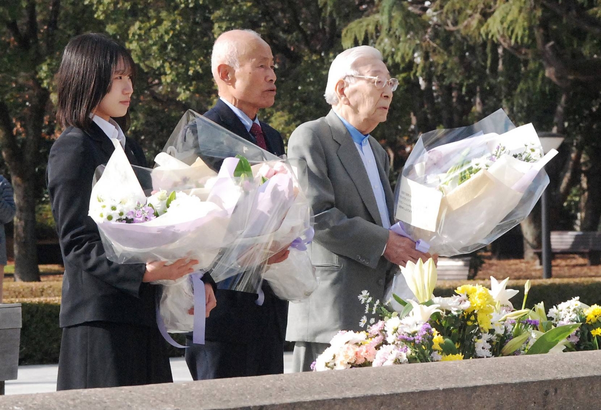 Nihon Hidankyo members make Nobel visit to Hiroshima cenotaph