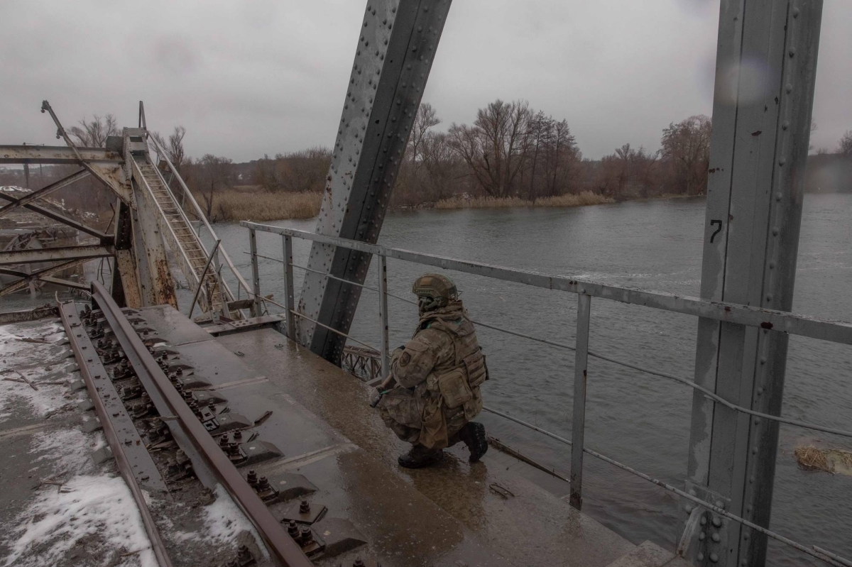 Ambushes and nostalgia on banks of front-line Ukraine river