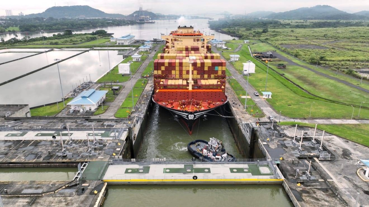 Trump threatens that U.S. could retake control of Panama Canal