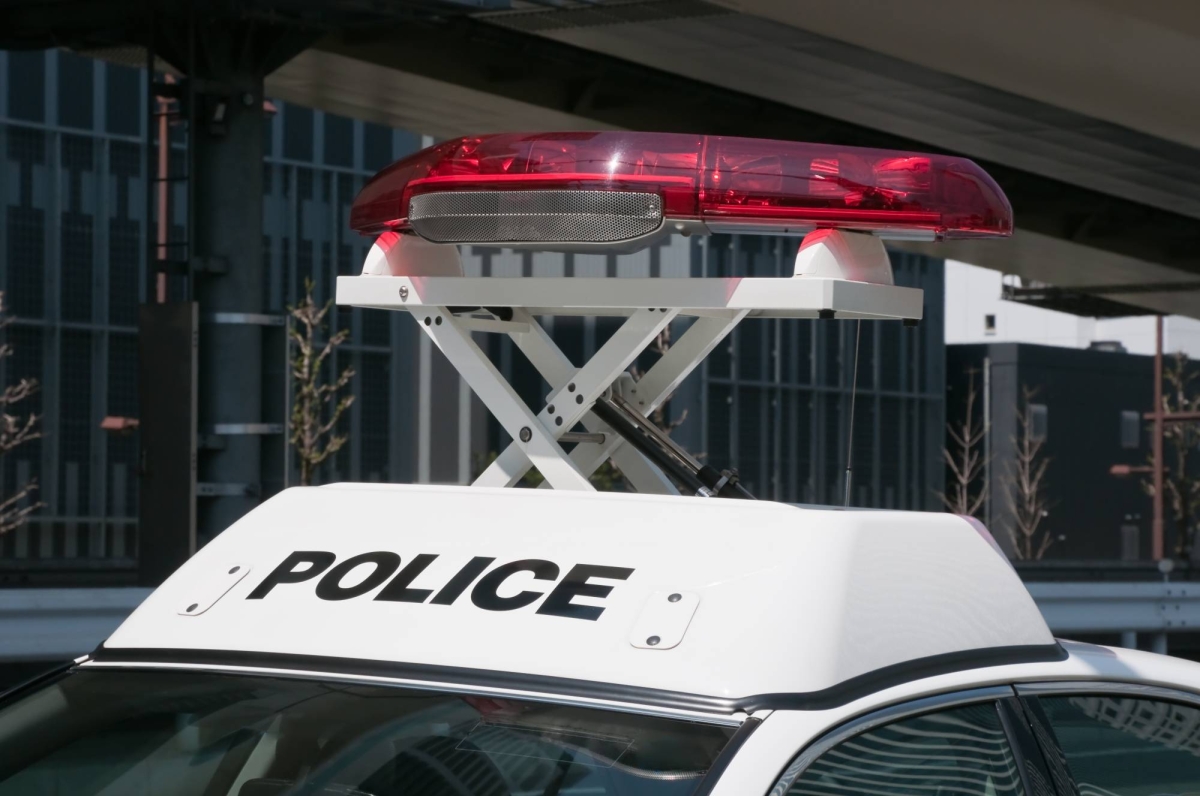 Suspects at large in dual Chiba armed robberies