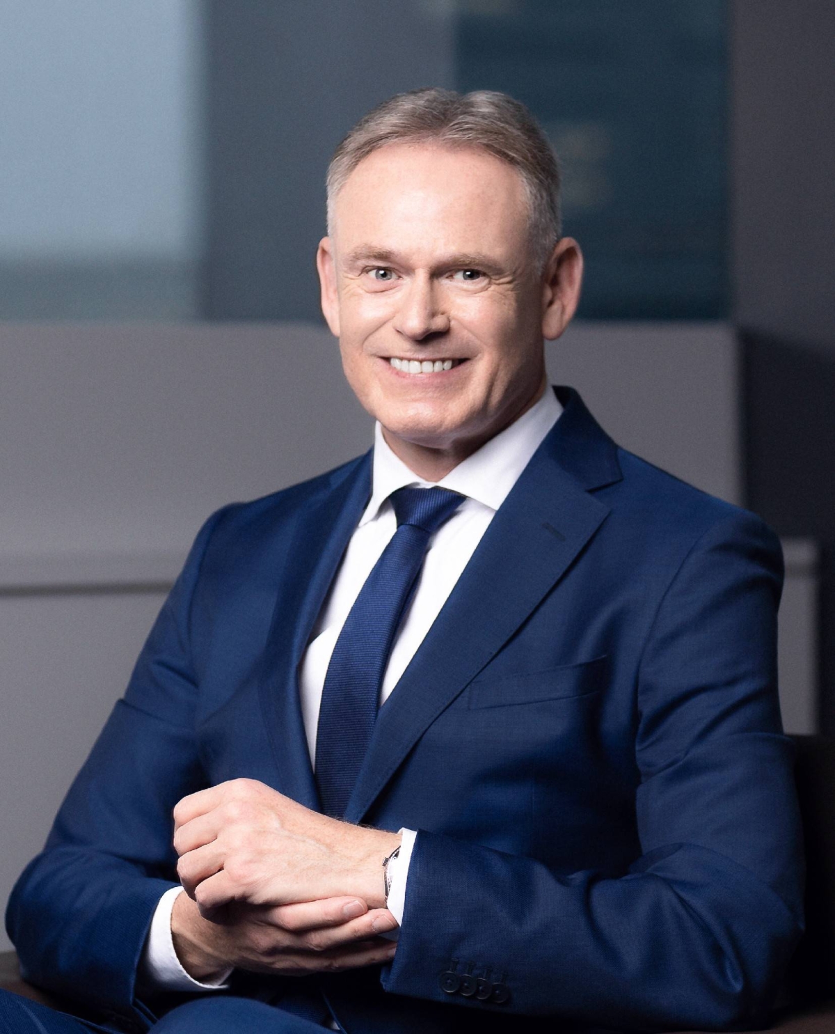10 months sought for ex-Olympus CEO Kaufmann over drugs