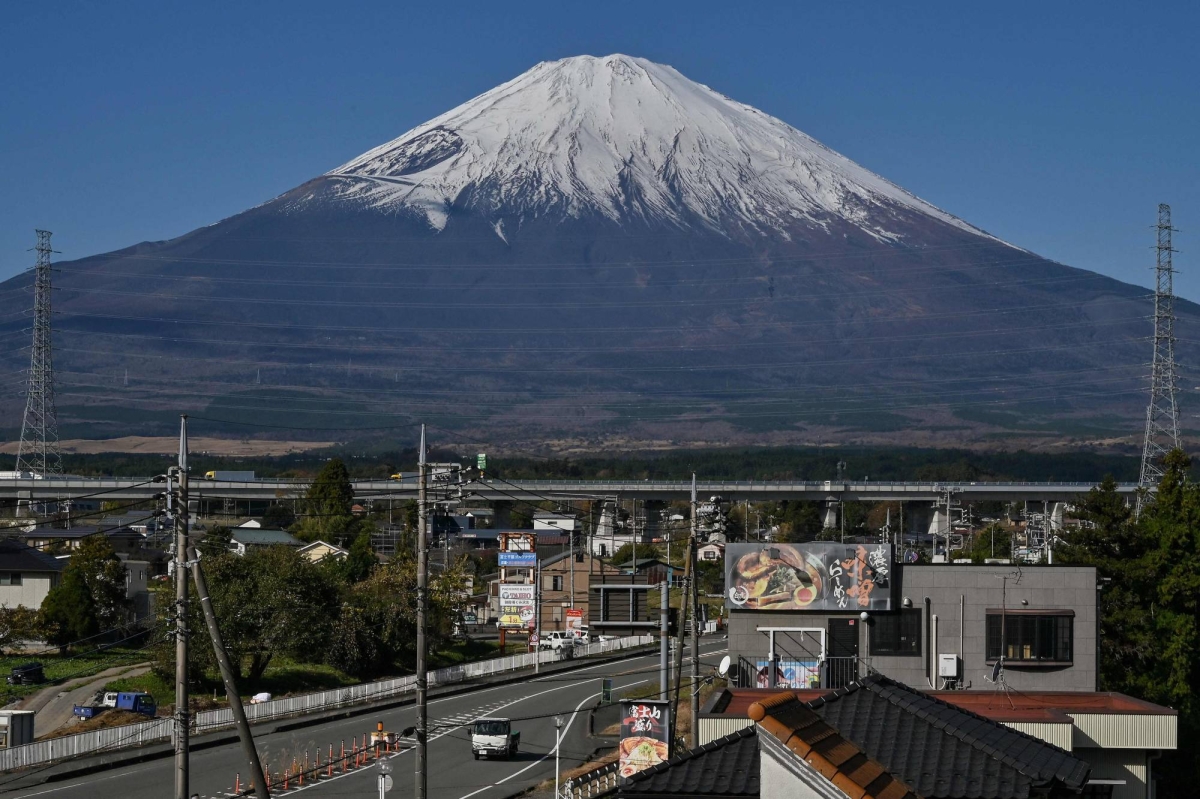 Japan pump price tops ¥180 per liter for first time in 15 months