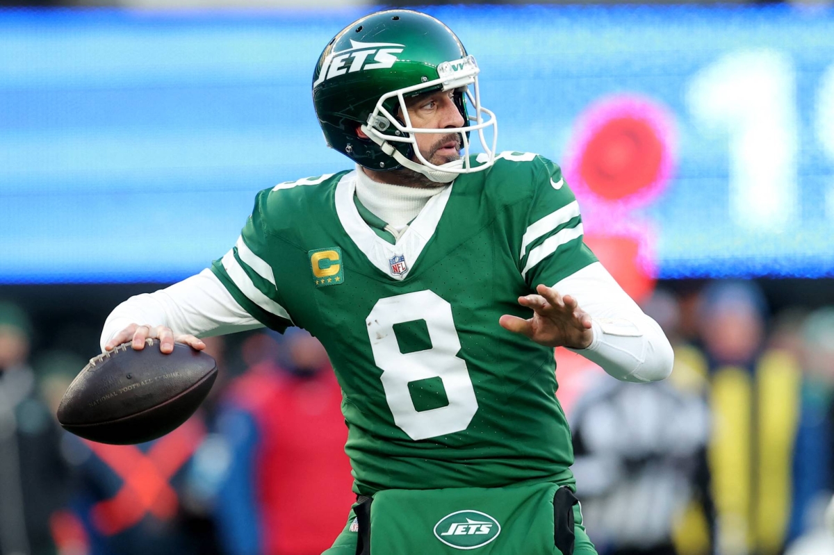 Jets QB Aaron Rodgers deflects questions about future with Jets