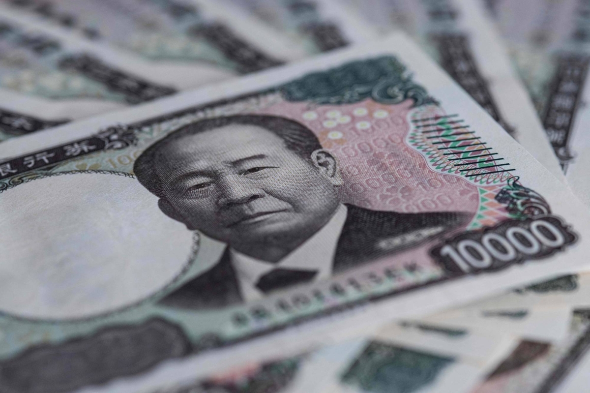 Japan’s year-end banknote balance down for second straight year