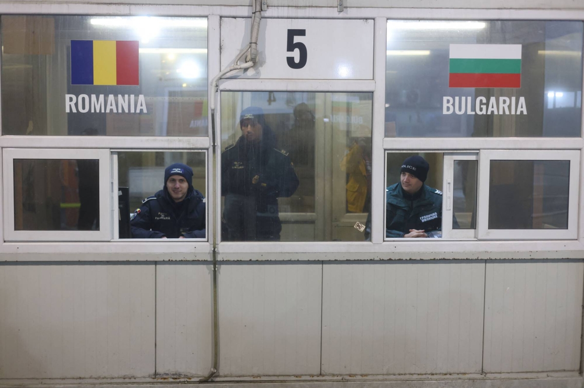 Romania and Bulgaria become full members of EU’s Schengen zone