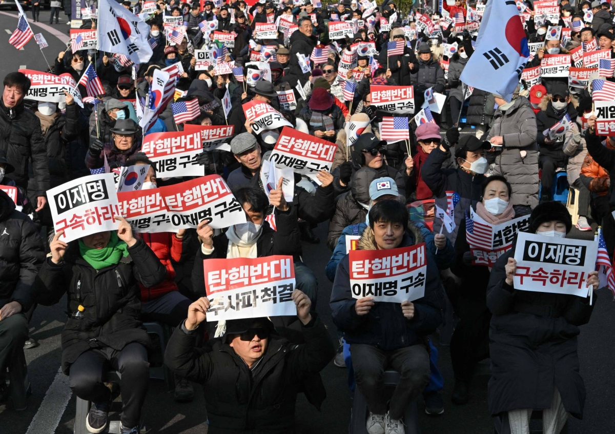 Right-wing YouTubers back impeached South Korean president’s last stand