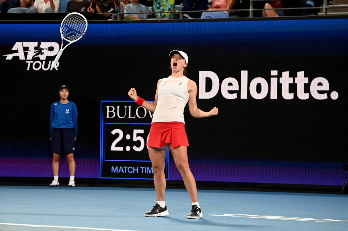 Iga Swiatek carries Poland into United Cup semifinals