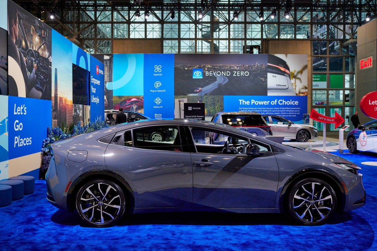 U.S. new car sales rose to five-year high in 2024, helped by hybrids