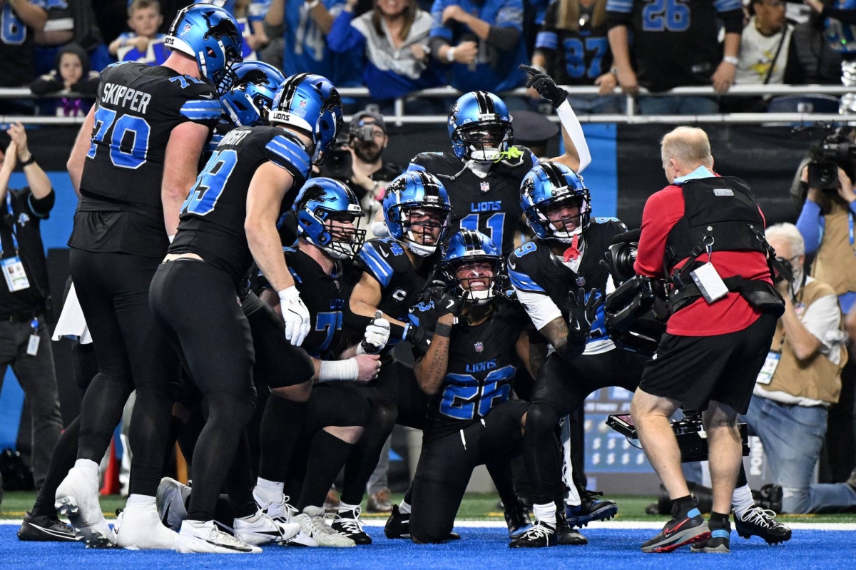 Lions pull away from Vikings in second half to secure top seed in NFC