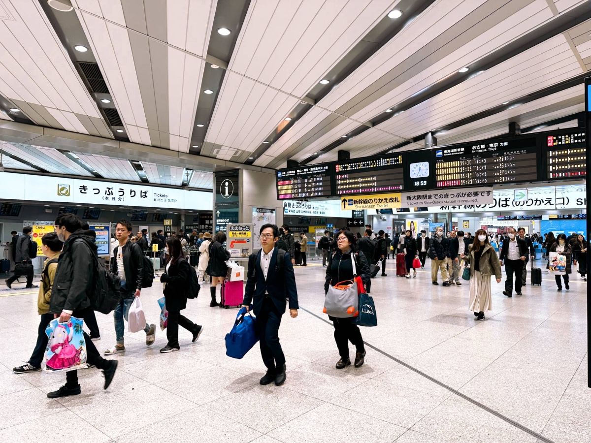 Number of passengers on JR express services during New Year rose 11%, firms say