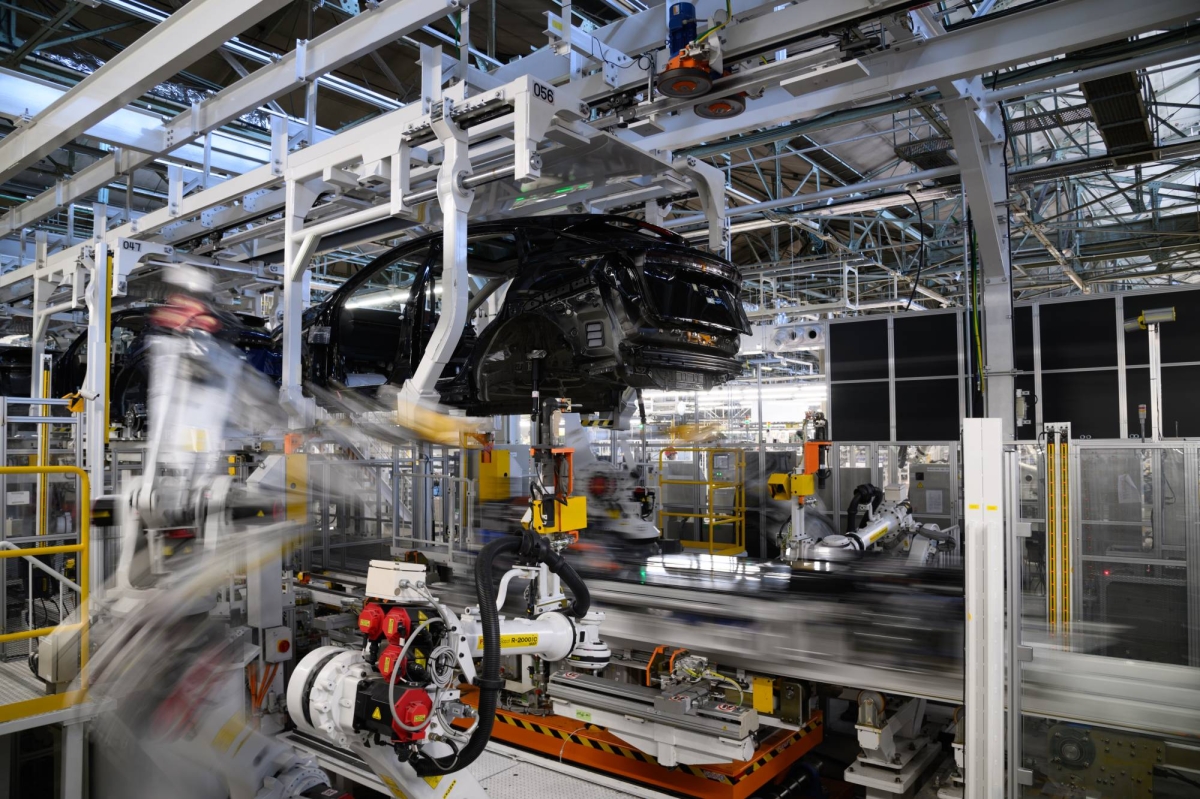 Japan’s carmakers vow closer ties to regain ground in China