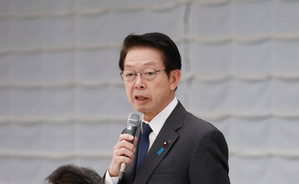 Economy minister calls for continued wage increases