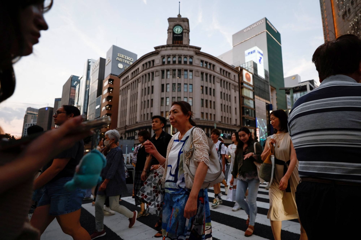 Real wages fall for a fourth month, squeezing Japanese households further