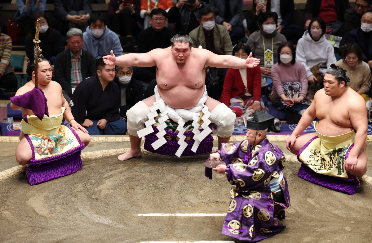 Yokozuna Terunofuji retires after injury-plagued career