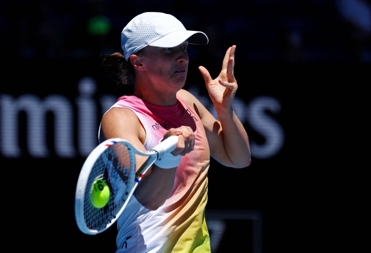 Rampant Swiatek has ball ‘listening’ to her in rout of Raducanu