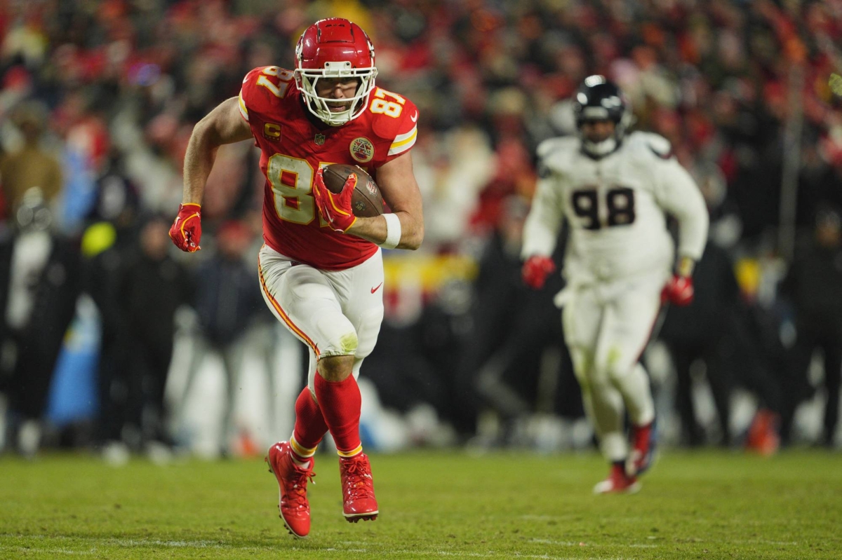 Kelce and Mahomes combination leads Chiefs past Texans in NFL playoffs