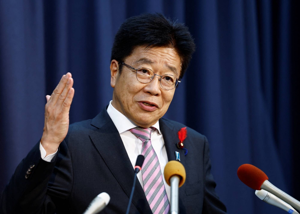 Finance chief vows to balance economic revival and fiscal consolidation