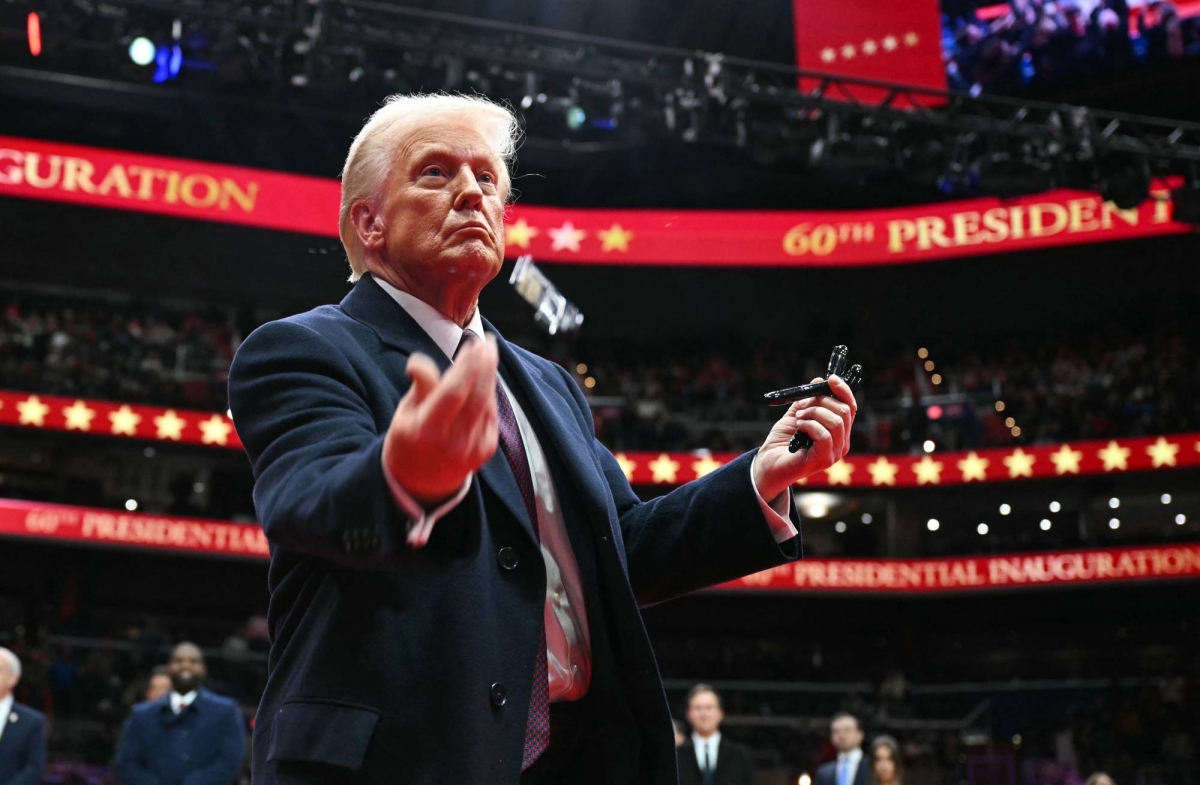 Trump fires 17 inspectors general in late-night purge