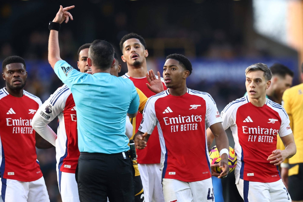 Arsenal boss Arteta urges stop to abuse after red card rescinded