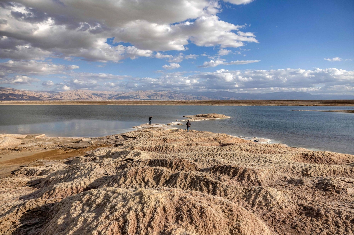 Dead Sea an ‘ecological disaster,’ but no one can agree how to fix it