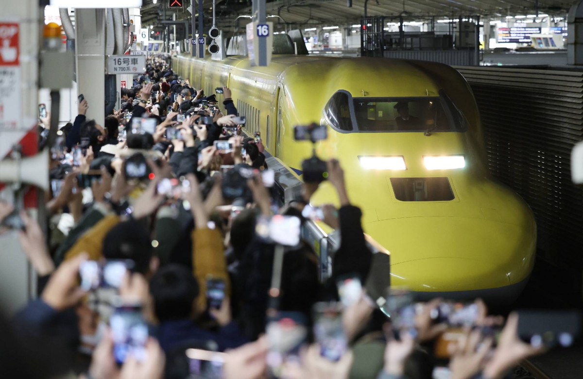 ‘Doctor Yellow’ train completes final shinkansen track inspection