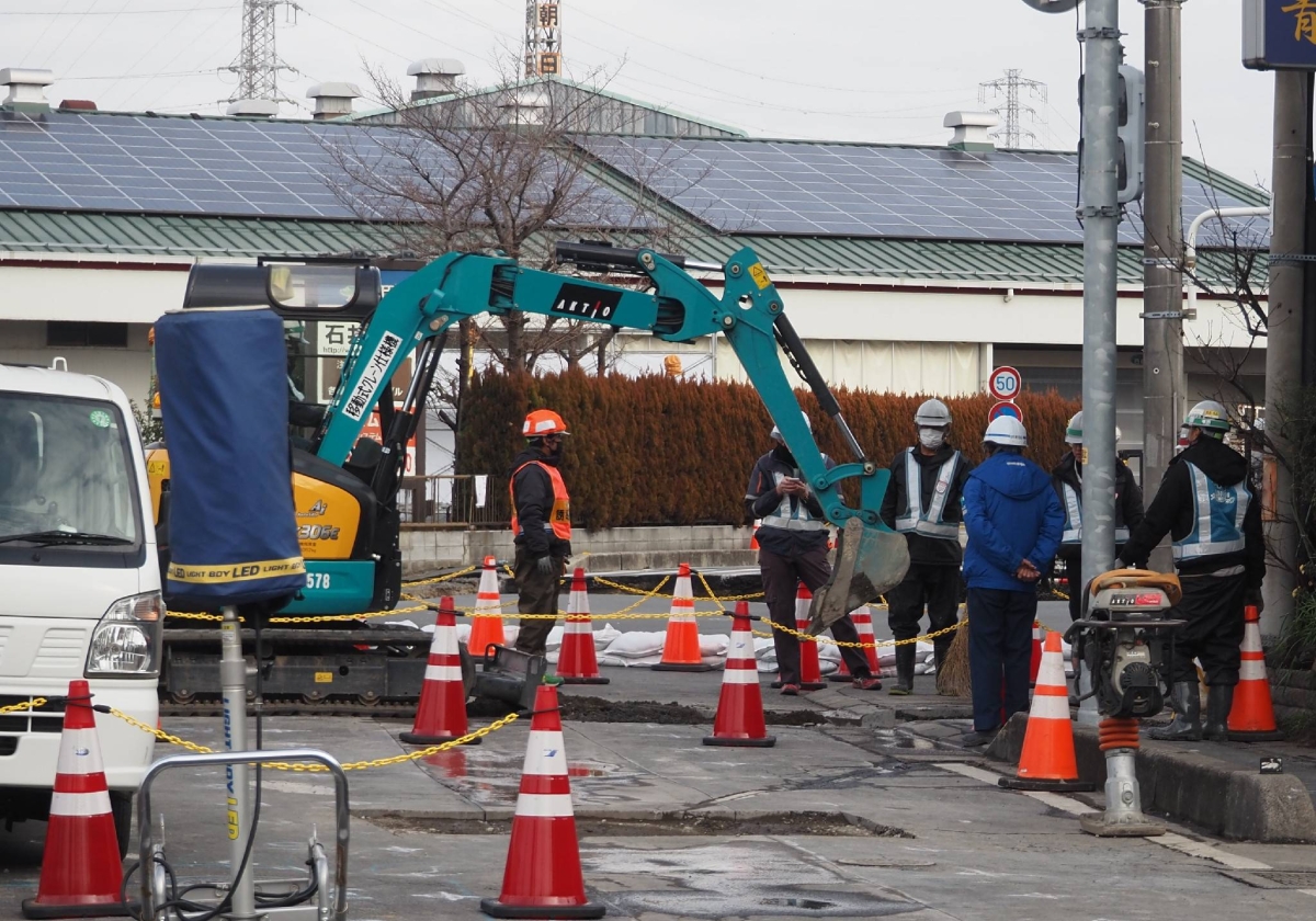 Why it’s taking so long to reach the driver trapped in a Saitama sinkhole