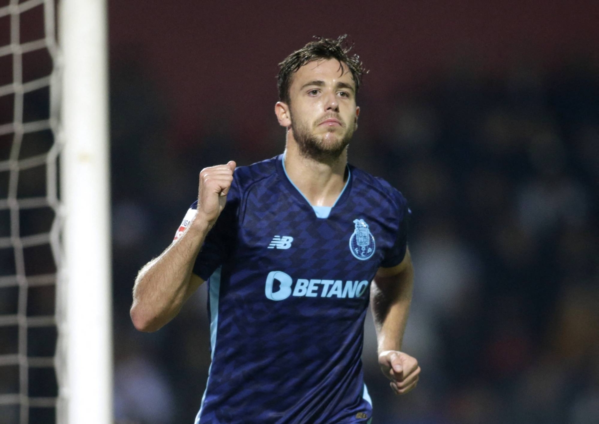 Manchester City makes move for Gonzalez as Tel joins Spurs on deadline day