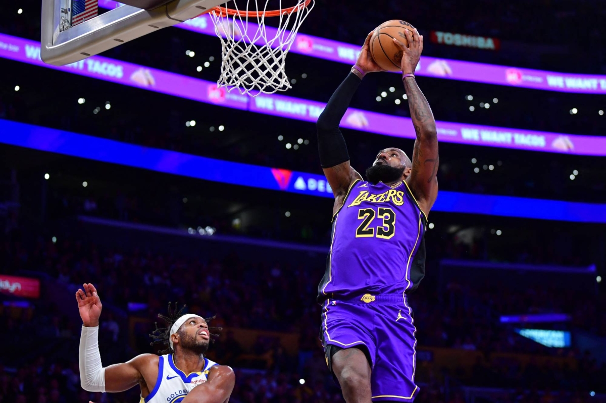 LeBron James scores 42 as Lakers hold off Warriors