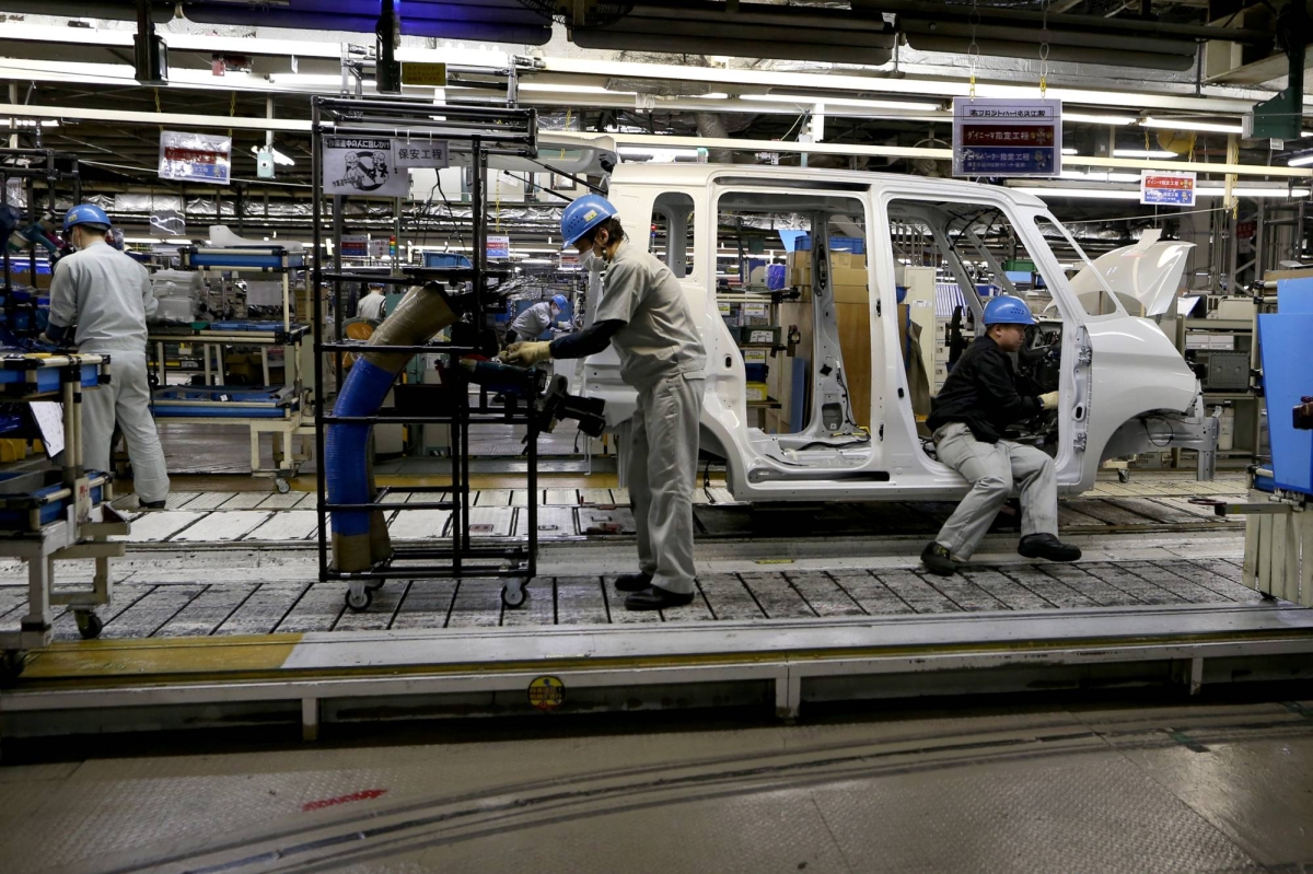 Japanese auto unions submit wage hike demands