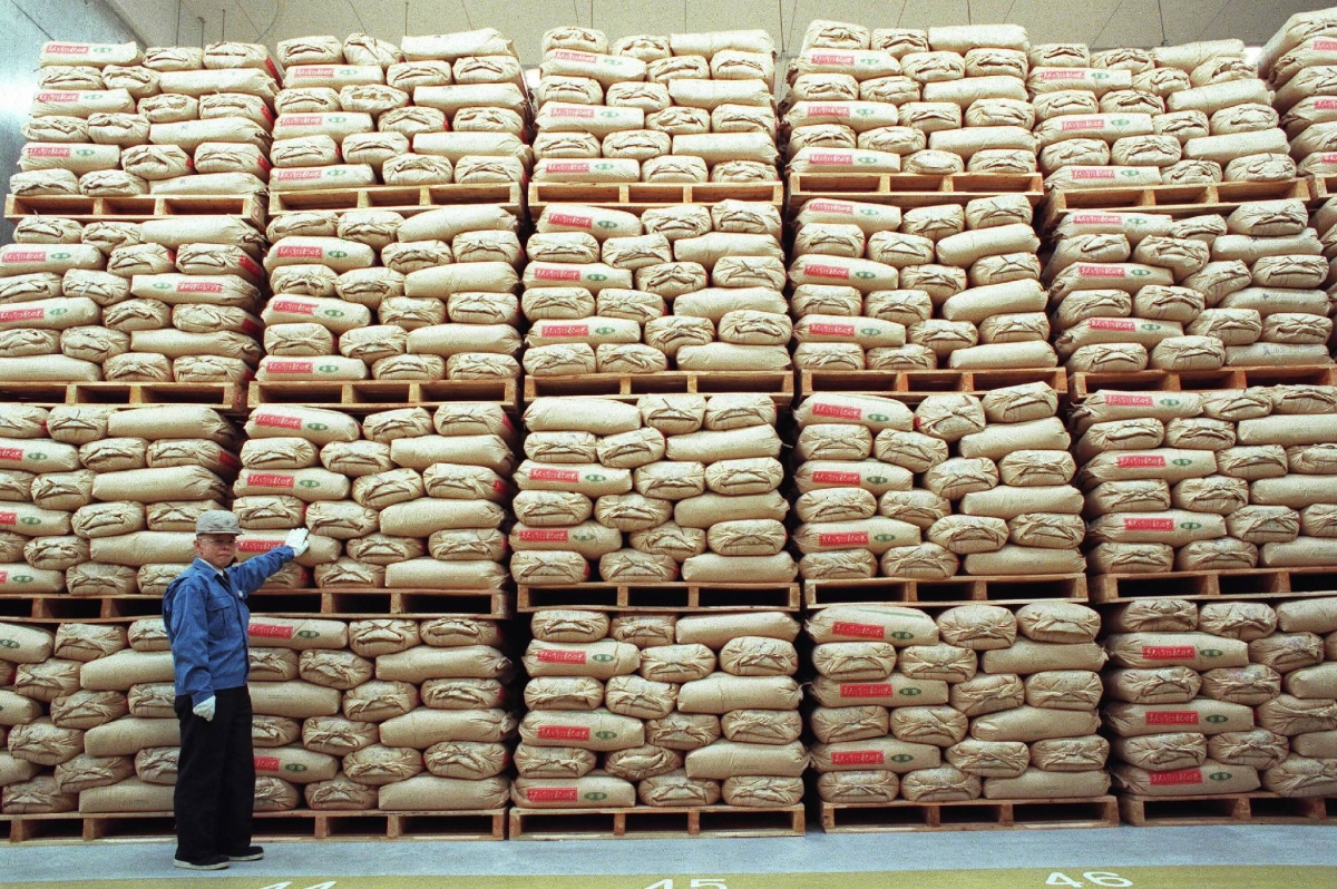 Government taps rice stockpile to reverse price increases