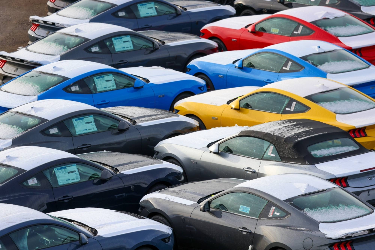 Trump floats 25% tariffs on U.S. auto, drug, chip imports