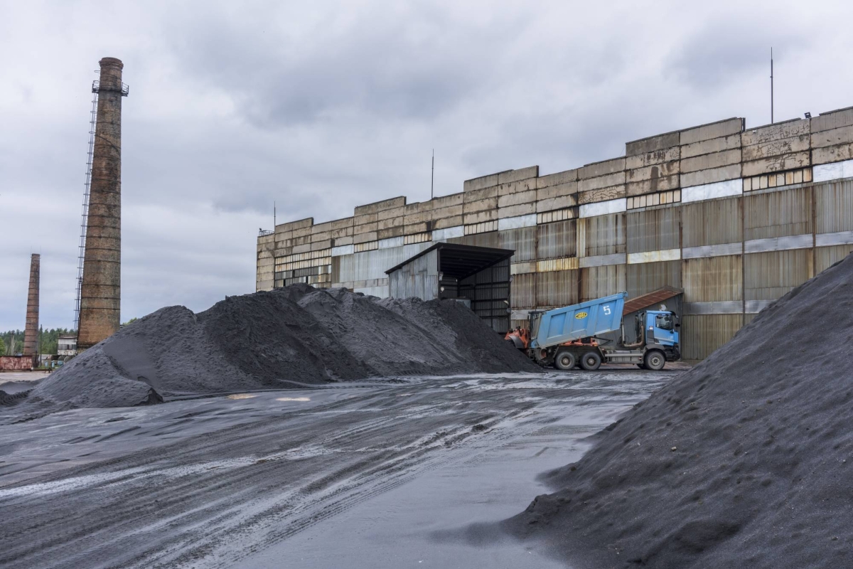 Ukraine promises swift deal for minerals as Trump cuts Kyiv out of peace talks