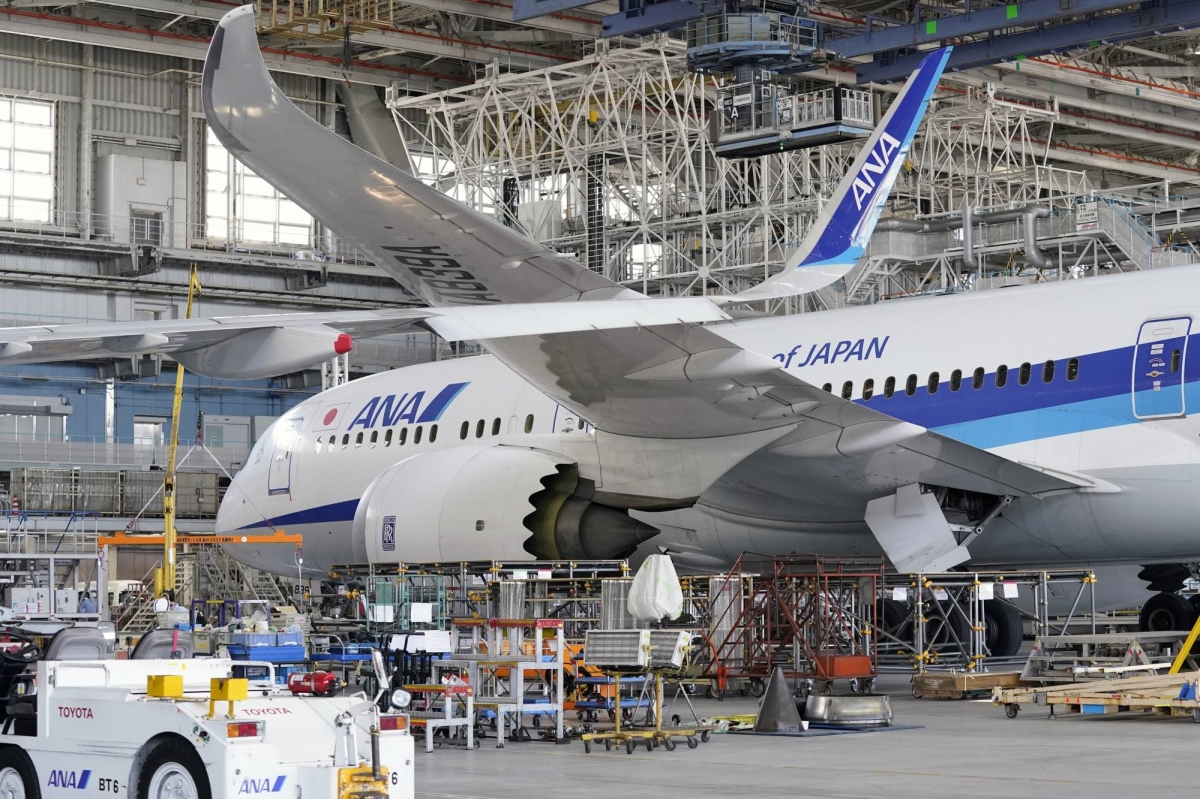 ANA to buy at least 77 jets from Boeing, Airbus and Embraer