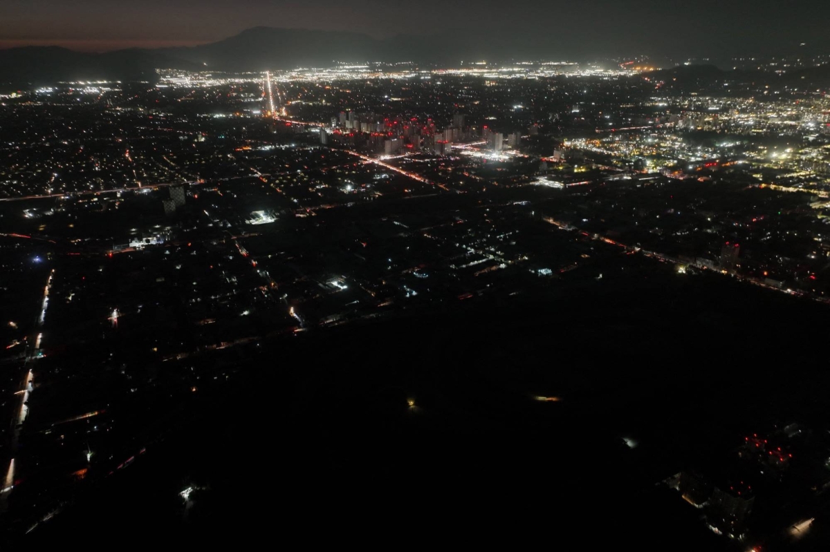 Chile power outage plunges capital into darkness, hits major copper mines