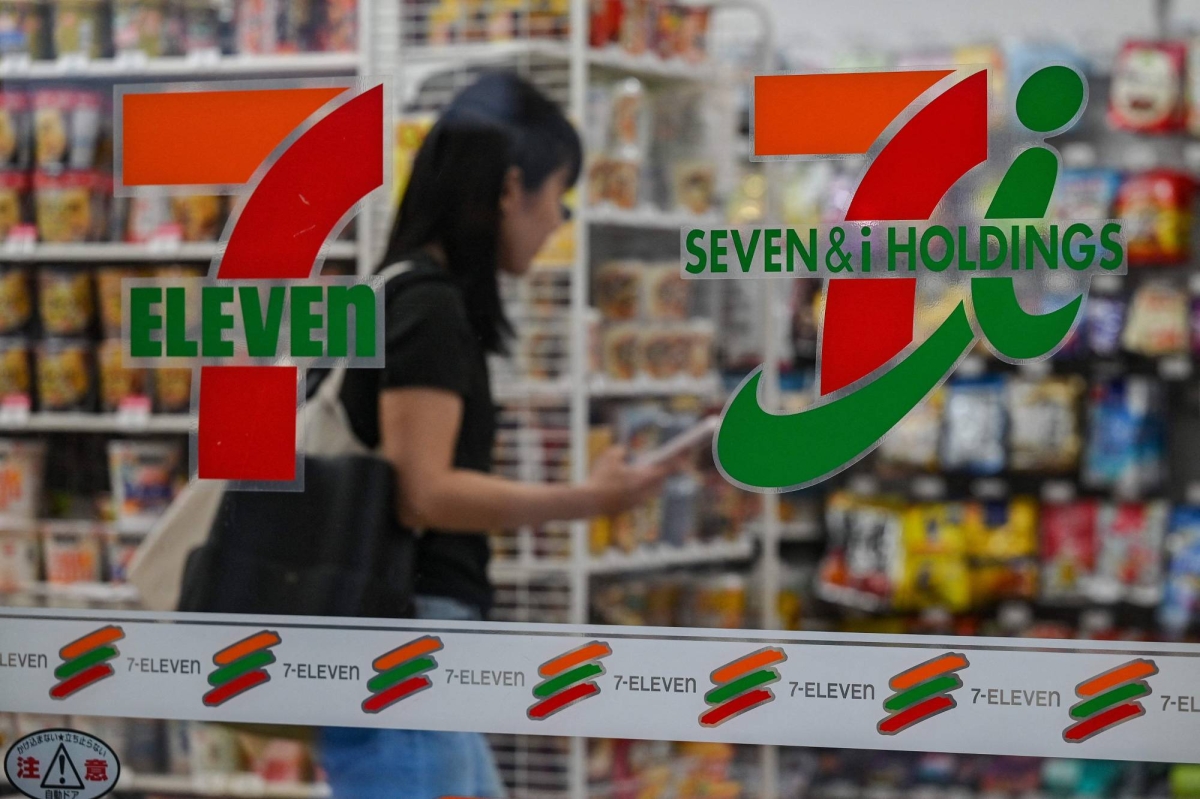 Itochu drops Seven & I buyout, putting Couche-Tard back in limelight