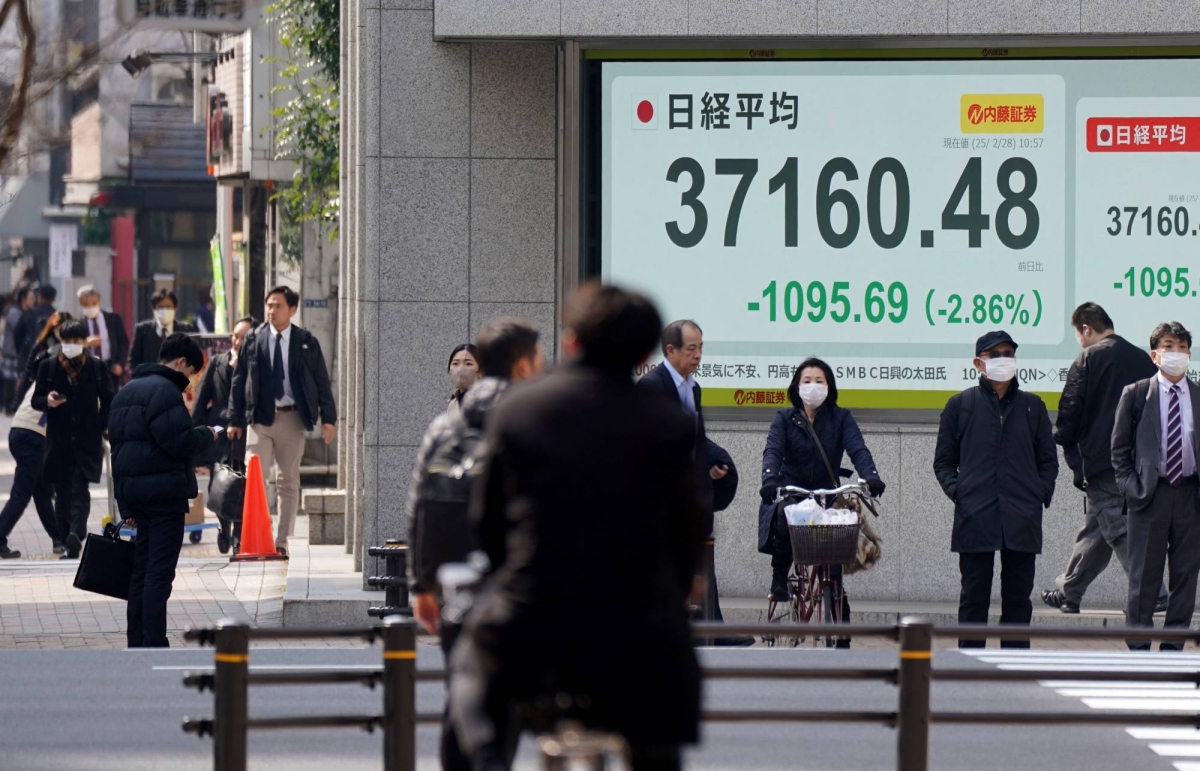 Japanese stocks stalled at 1989 levels as investors weigh tariffs and rates