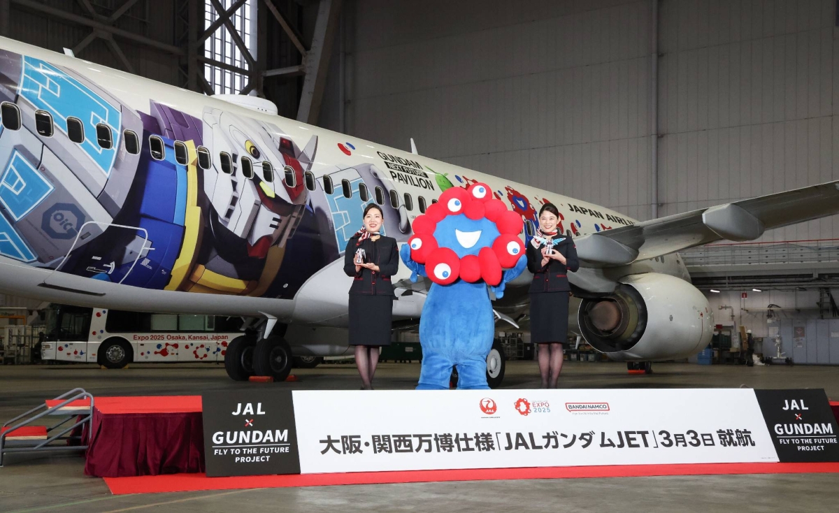 JAL and Bandai Namco unveil Gundam jet ahead of Osaka Expo