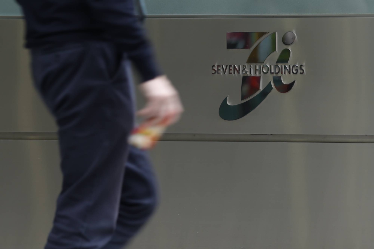 Shareholder pushes Seven & I to engage with Couche-Tard