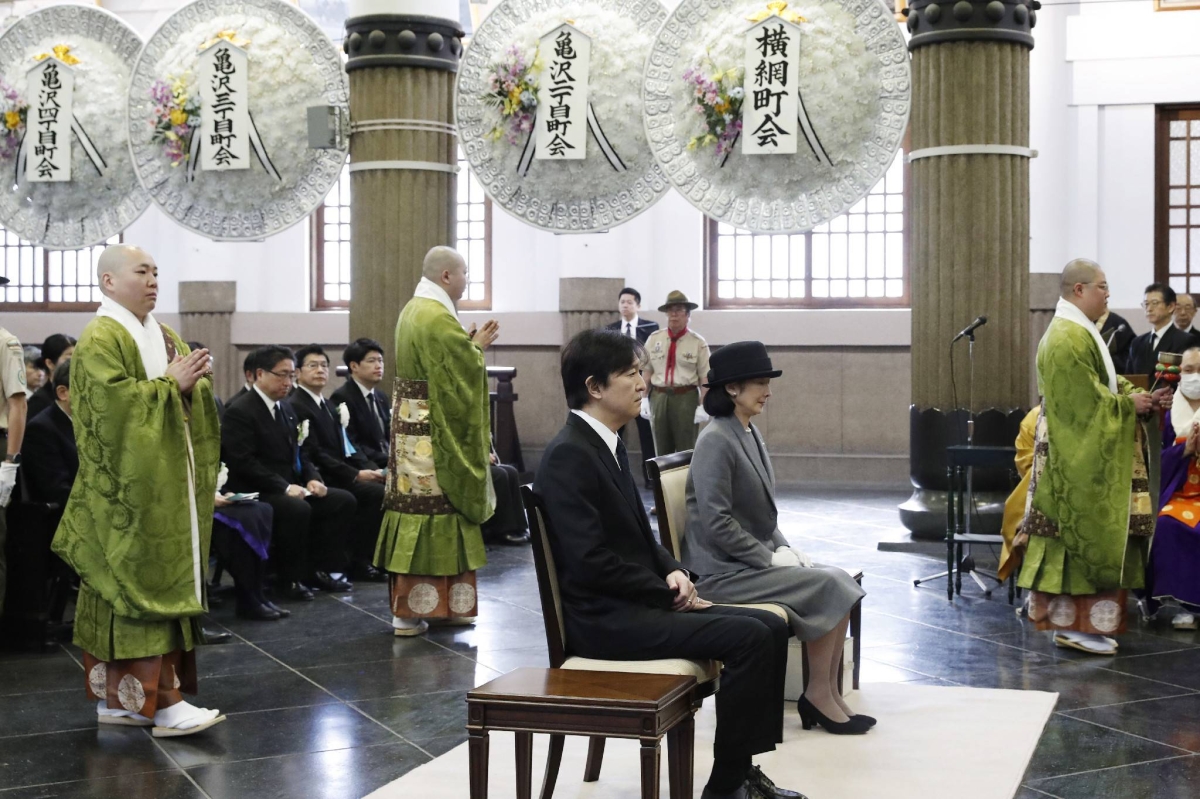 Crown Prince Akishino joins in mourning victims of the 1945 Tokyo air raid